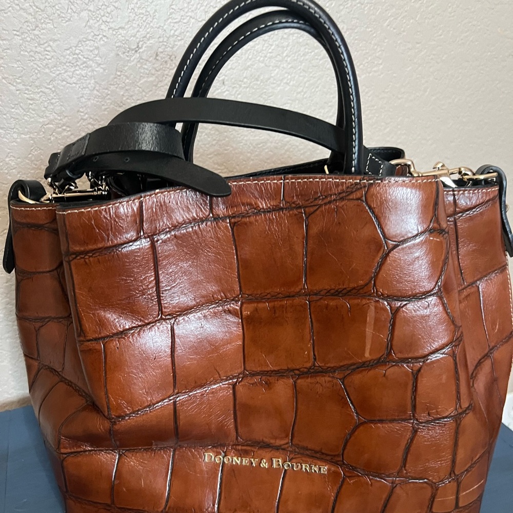 Large Dooney Bourke purse.